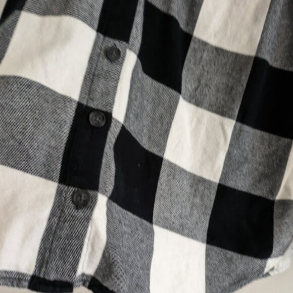Torrid Cream and Black Plaid Flannel with Hood Size 1/1X - Picture 6 of 10